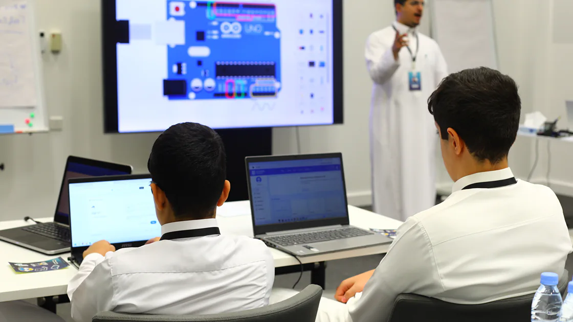 Aali teams training on robotics